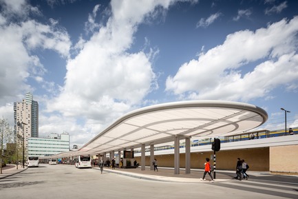 Dossier de presse | 3571-01 - Communiqué de presse | cepezed designs first self-sufficient bus station in The Netherlands - cepezed - Design urbain - Crédit photo : cepezed | Lucas van der Wee