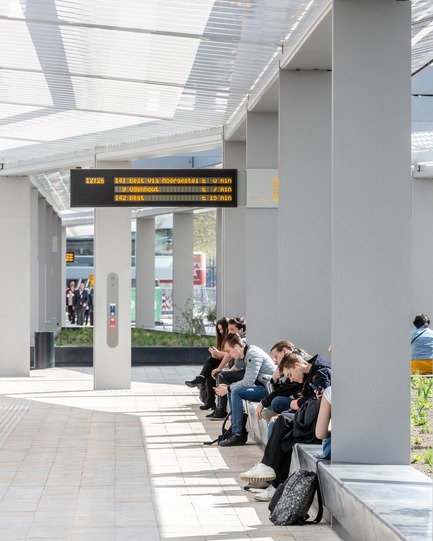 Dossier de presse | 3571-01 - Communiqué de presse | cepezed designs first self-sufficient bus station in The Netherlands - cepezed - Design urbain - Crédit photo : cepezed | Lucas van der Wee