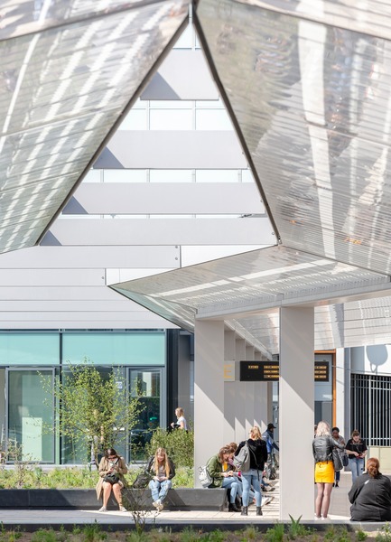 Dossier de presse | 3571-01 - Communiqué de presse | cepezed designs first self-sufficient bus station in The Netherlands - cepezed - Design urbain - Crédit photo : cepezed | Lucas van der Wee