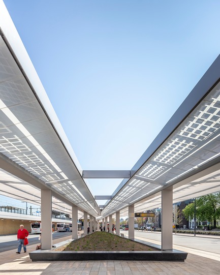 Dossier de presse | 3571-01 - Communiqué de presse | cepezed designs first self-sufficient bus station in The Netherlands - cepezed - Design urbain - Crédit photo : cepezed | Lucas van der Wee
