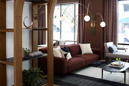 Press kit | 2718-02 - Press release | Kimpton Saint George Hotel - Mason Studio - Commercial Interior Design -  Hotel lobby living room - Photo credit: Naomi Finlay