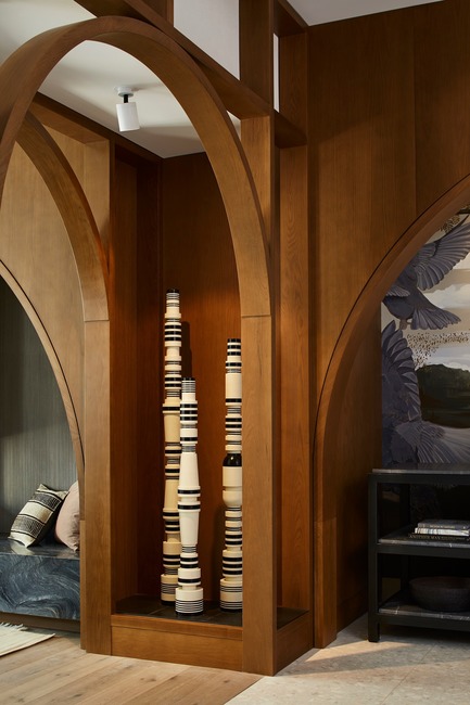 Press kit | 2718-02 - Press release | Kimpton Saint George Hotel - Mason Studio - Commercial Interior Design -    Hotel lobby living room featuring sculpture by Toronto-based artist    - Photo credit: Naomi Finlay