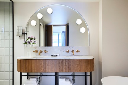 Press kit | 2718-02 - Press release | Kimpton Saint George Hotel - Mason Studio - Commercial Interior Design -  The Northern, presidential suite master bathroom - Photo credit: Naomi Finlay