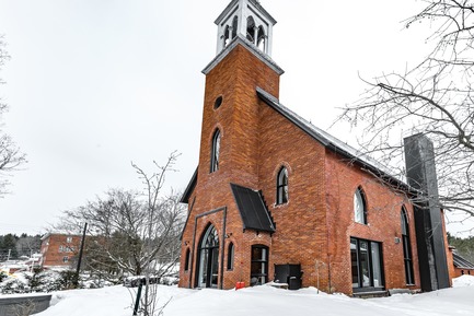 Press kit | 1776-06 - Press release | "Résidence de l’église":A Neo-Gothic Architecture with a Contemporary Character - Fabelta, Systèmes de fenestration - Residential Architecture