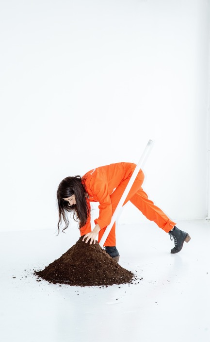 Press kit | 1619-08 - Press release | Corridor Gallery Presents "Jardin de Passage" - Lambert & Fils - Event + Exhibition - After the 30 days of the installation, sprouted seedlings will be given out at a closing event on May 30. - Photo credit: Arseni Khamzin