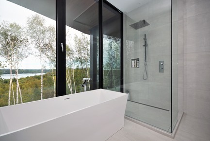 Press kit | 3463-02 - Press release | Up There ! - ESPACE VITAL architecture - Residential Architecture - Master bathroom<br> - Photo credit: Stéphane Lemire<br>