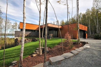 Press kit | 3463-02 - Press release | Up There ! - ESPACE VITAL architecture - Residential Architecture - Elevation towards the street<br> - Photo credit: Stéphane Lemire<br>
