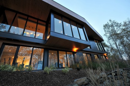 Press kit | 3463-02 - Press release | Up There ! - ESPACE VITAL architecture - Residential Architecture - Elevation towards the lake<br> - Photo credit: Stéphane Lemire<br>