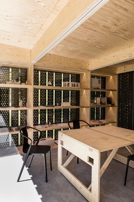 Press kit | 2757-09 - Press release | Montalba Architects Masterfully Conjurs Small Projects with Big Ideas - Montalba Architects - Art -   Multi-tasking elements: Lightweight wooden shelves provide structural support and double as exhibition space, and can be easily disassembled and reused for future events.   - Photo credit: Delphine Burtin