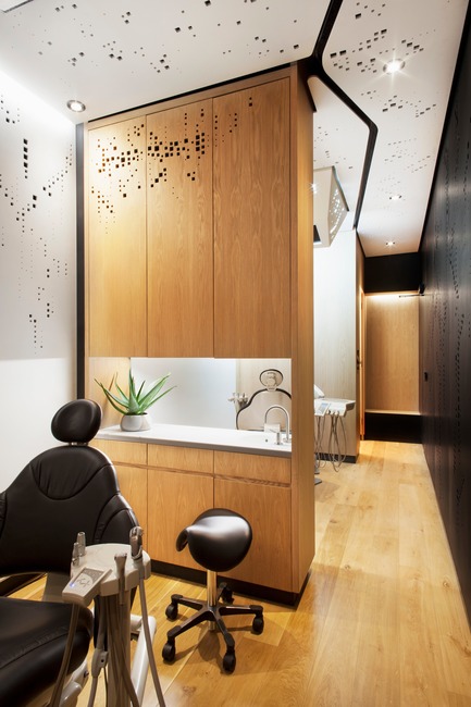 Press kit | 2757-09 - Press release | Montalba Architects Masterfully Conjurs Small Projects with Big Ideas - Montalba Architects - Art -    A ground-breaking project by Montalba Architects, Studio Dental MDU (mobile dental unit) features a material palette of natural wood, bright white surfaces, and custom perforated ceiling and walls.     - Photo credit:  Mitch Tobias 