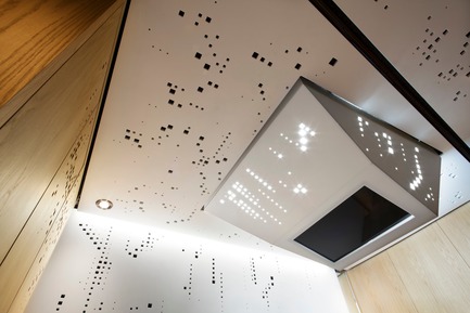 Press kit | 2757-09 - Press release | Montalba Architects Masterfully Conjurs Small Projects with Big Ideas - Montalba Architects - Art -   Innovative design: Each operatory gestures to the sky, with 3.35-meter high ceilings and translucent sculpted skylights above each chair, which deliver abundant, diffused natural light, and also house TV monitors.   - Photo credit:  Mitch Tobias 