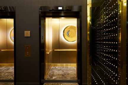 Press kit | 2718-02 - Press release | Kimpton Saint George Hotel - Mason Studio - Commercial Interior Design - Ground level elevator lobby with custom infinity mirror feature and elevator cab with back-lit mirror artwork by Toronto-based artist&nbsp;&nbsp; - Photo credit:  Naomi Finlay 