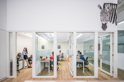 Dossier de presse | 3593-02 - Communiqué de presse | SOHO 3Q Coworking Spaces:the Story of Creating the First CoworkingSpaces in China - anySCALE Architecture Design - Design d’intérieur commercial -  SOHO 3Q ZHONGSHAN PLAZA  - Crédit photo : CreatAr