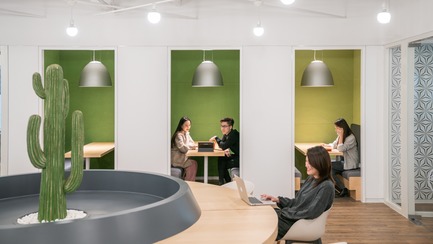 Dossier de presse | 3593-02 - Communiqué de presse | SOHO 3Q Coworking Spaces:the Story of Creating the First CoworkingSpaces in China - anySCALE Architecture Design - Design d’intérieur commercial -  &nbsp;SOHO 3Q SANLITUN SOHO   - Crédit photo :  SOHO China
