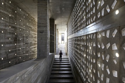 Press kit | 1020-05 - Press release | Buildings in Peru, Senegal and Chile are finalists for the 2019 RAIC International Prize - Royal        Architectural Institute of Canada (RAIC) - Competition - Edificio E, Lecture Building, University of Piura, Peru – Barclay &amp; Crousse (Lima, Peru) - Photo credit: Cristóbal Palma