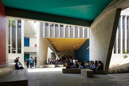 Press kit | 1020-05 - Press release | Buildings in Peru, Senegal and Chile are finalists for the 2019 RAIC International Prize - Royal        Architectural Institute of Canada (RAIC) - Competition - Edificio E, Lecture Building, University of Piura, Peru – Barclay &amp; Crousse (Lima, Peru) - Photo credit: Cristóbal Palma