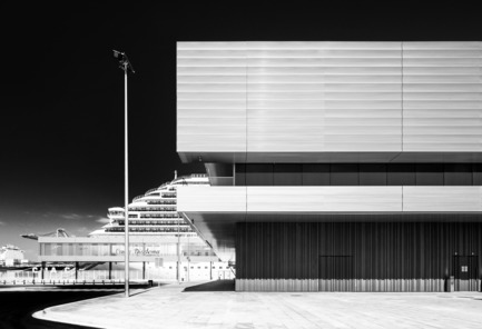 Press kit | 3862-01 - Press release | Fifth edition: The Prix Versailles celebrates the world's most beautiful campuses, passenger stations and sports facilities - Secretariat of the Prix Versailles - Lifestyle - Helix Cruise Center - Photo credit: Carnival Corporation &amp; PLC