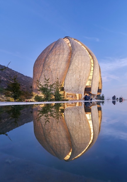 Press kit | 907-07 - Press release | RAIC Shortlist - Bahá’í Temple of South America - Hariri Pontarini Architects - Competition - Temple with Reflecting Pool - Photo credit: doublespace photography