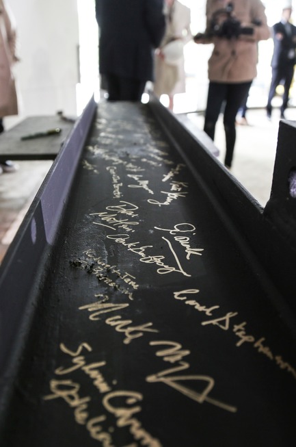 Press kit | 907-08 - Press release | Topping-Off Ceremony at the Tom Patterson Theatre for the Stratford Festival - Hariri Pontarini Architects - Event + Exhibition - Signed Beam - Photo credit: Hariri Pontarini Architects