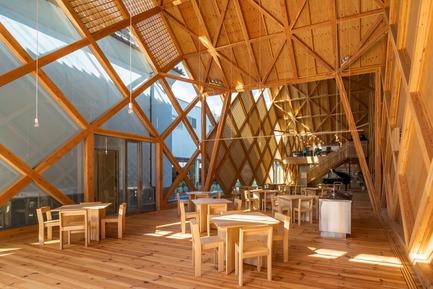 Dossier de presse | 3544-01 - Communiqué de presse | Tomioka Chamber of Commerce and Industry - Tezuka Architects - Architecture institutionnelle - Crédit photo : Katsuhisa Kida/FOTOTECA