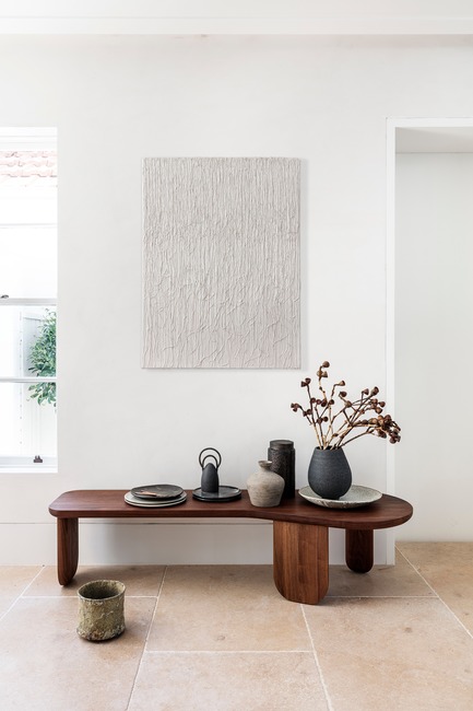 Press kit | 2887-07 - Press release | Darling Point - Alexander &CO. - Residential Interior Design - Alexander &amp;CO_Darling Point_End Table Detail - Photo credit: Photography by Tom Ferguson | Editorial Styling by Claire Delmar