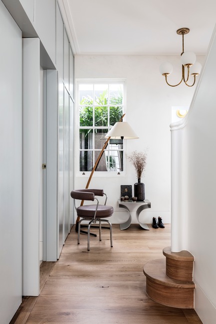 Press kit | 2887-07 - Press release | Darling Point - Alexander &CO. - Residential Interior Design - Alexander &amp;CO_Darling Point_Hallway With Stair Detail - Photo credit: Photography by Tom Ferguson | Editorial Styling by Claire Delmar