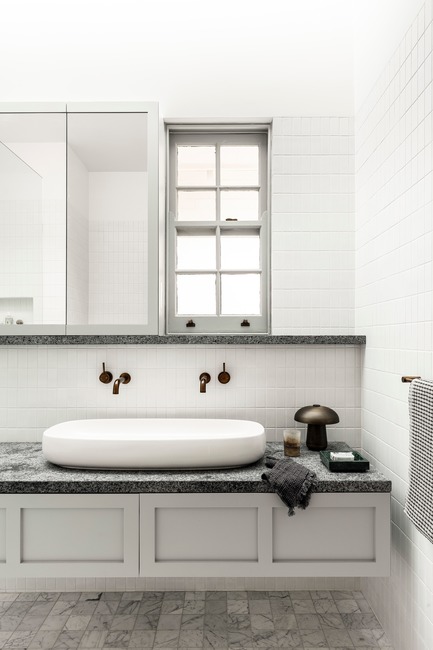 Press kit | 2887-07 - Press release | Darling Point - Alexander &CO. - Residential Interior Design - Alexander &amp;CO_Darling Point_Ensuite Bathroom - Photo credit: Photography by Tom Ferguson | Editorial Styling by Claire Delmar