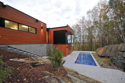 Press kit | 3463-02 - Press release | Up There ! - ESPACE VITAL architecture - Residential Architecture - Side Elevation and swimming pool<br> - Photo credit: Stéphane Lemire<br>