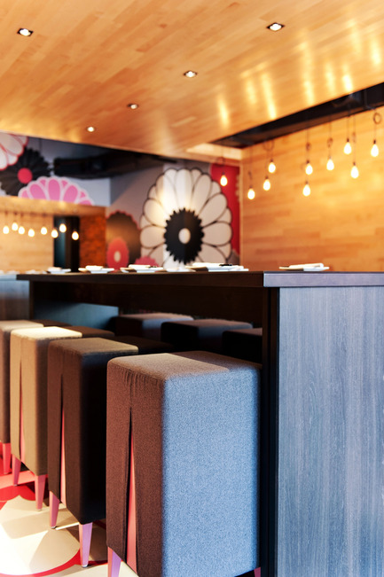 Dossier de presse | 760-05 - Communiqué de presse | Parfum de démesure Bistro japonais Kinoya - Jean de Lessard, Designers Créatifs - Design d’intérieur commercial - Crédit photo : M David Giral 