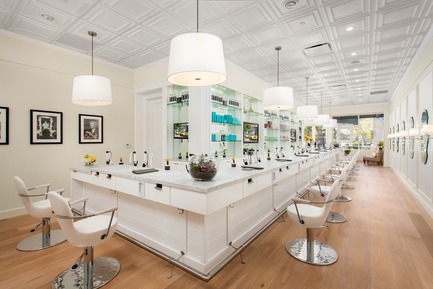Dossier de presse | 3944-01 - Communiqué de presse | Drybar : se distinguer avec élégance - Ceilume - Design d’intérieur commercial - Crédit photo :         Heitler Houstoun Architects / © Clark Dugger Photography