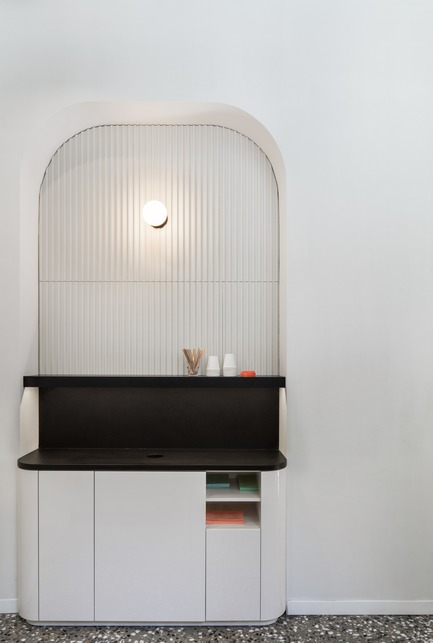 Dossier de presse | 1180-03 - Communiqué de presse | BlazysGérard signe l’aménagement du restaurant Dandy:quand sobriété rime avec raffinement - BlazysGérard - Design d’intérieur commercial - Crédit photo : Adrien Williams