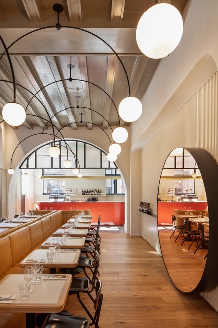 Dossier de presse | 1180-03 - Communiqué de presse | BlazysGérard signe l’aménagement du restaurant Dandy:quand sobriété rime avec raffinement - BlazysGérard - Design d’intérieur commercial - Crédit photo : Adrien Williams