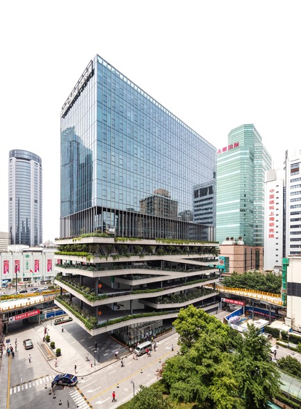 Dossier de presse | 1799-03 - Communiqué de presse | Une oasis urbaine sur l'intersection la plus fréquentée de Shanghai - Jacques Ferrier Architecture et Sensual City Studio - Architecture commerciale - Crédit photo : Jacques Ferrier Architecture / Photo Luc Boegly