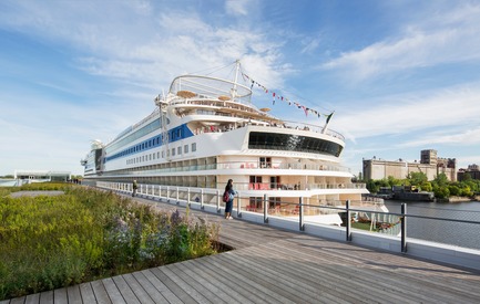 Press kit | 952-27 - Press release | The Port of Montreal’s Grand Quay: a new cruise terminal and a promenade on the green esplanade - Provencher_Roy - Urban Design - The cruise terminal and a promenade on the green esplanade&nbsp; - Photo credit: Stéphane Brügger