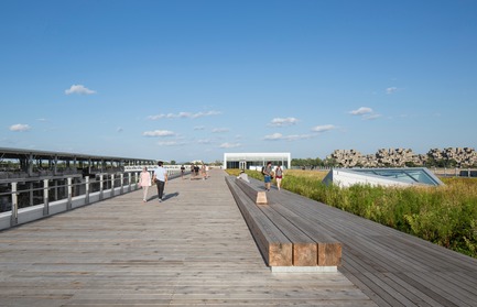 Press kit | 952-27 - Press release | The Port of Montreal’s Grand Quay: a new cruise terminal and a promenade on the green esplanade - Provencher_Roy - Urban Design - Promenade on the green esplanade&nbsp; - Photo credit: Stéphane Brügger