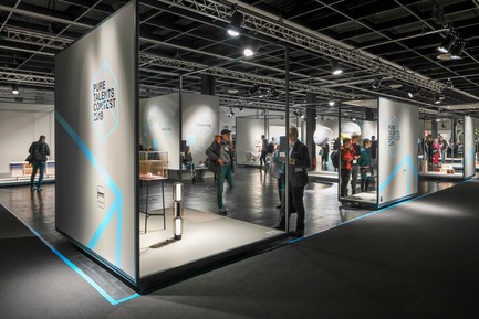 Dossier de presse | 2704-07 - Communiqué de presse | Call for Entries: the Starting Signal for the 17th Pure Talents Contest of imm cologne - imm cologne 2020, Koelnmesse GmbH - Évènement + Exposition - Trade visitors and end consumers take great interest in the exhibition of the Pure Talents, since there is always the opportunity to discover fresh and forward-looking ideas of young designers. - Crédit photo : Constantin Meyer; Koelnmesse
