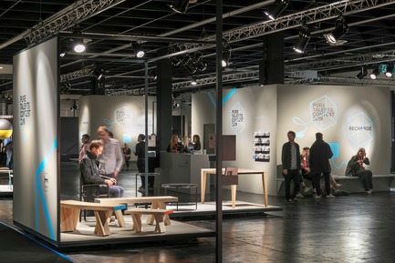 Dossier de presse | 2704-07 - Communiqué de presse | Call for Entries: the Starting Signal for the 17th Pure Talents Contest of imm cologne - imm cologne 2020, Koelnmesse GmbH - Évènement + Exposition - Visitors are invited to touch things and try them out. The level of quality of the submissions for the Pure Talents Contest is very high, and even the maturity of many designs is often quite advanced. - Crédit photo : Constantin Meyer, Koelnmesse
