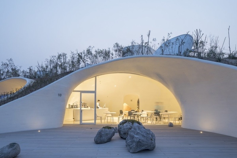 Dossier de presse | 3976-01 - Communiqué de presse | 2019 AZ Awards Winner: UCCA Dune Art Museum - OPEN Architecture - Architecture institutionnelle - Cafe night view   - Crédit photo : TIAN Fangfang
