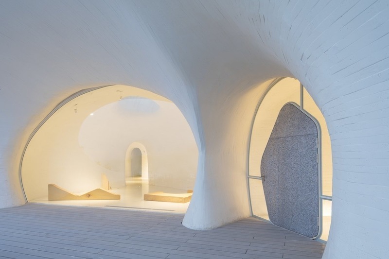Dossier de presse | 3976-01 - Communiqué de presse | 2019 AZ Awards Winner: UCCA Dune Art Museum - OPEN Architecture - Architecture institutionnelle - Night View  - Crédit photo : TIAN Fangfang