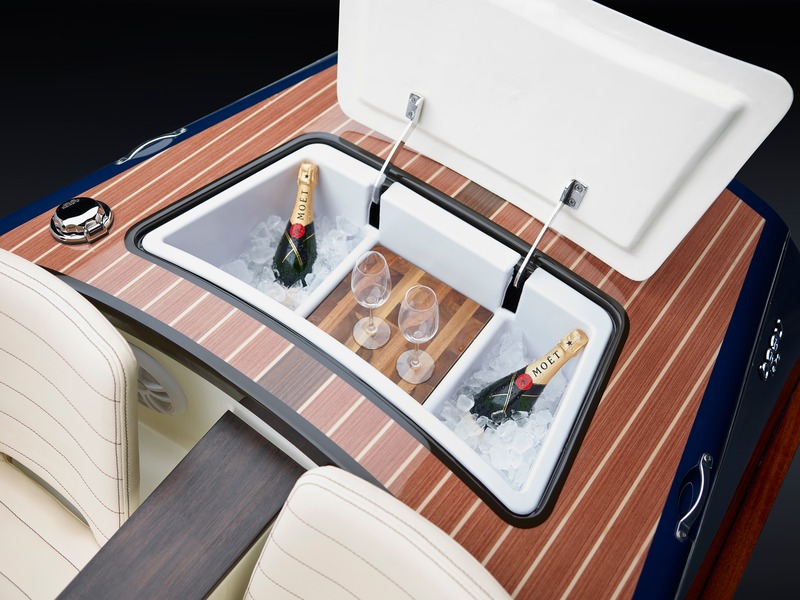 Dossier de presse | 3319-04 - Communiqué de presse | Beau Lake introduces the Tahoe ’14 and Lugano ’14 Electric Runabouts - Beau Lake - Produit - Crédit photo : Shin Sugino