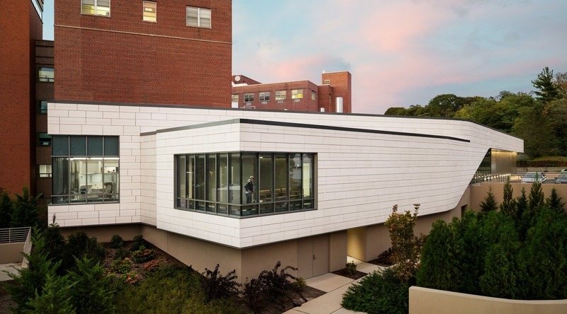Press kit | 1456-08 - Press release | Huntington Hospital ED Reshapes Community Health Campus - CannonDesign - Commercial Architecture - The building's award-winning design dynamically remakes the Huntington Hospital Eastern precinct. - Photo credit: Scott Frances