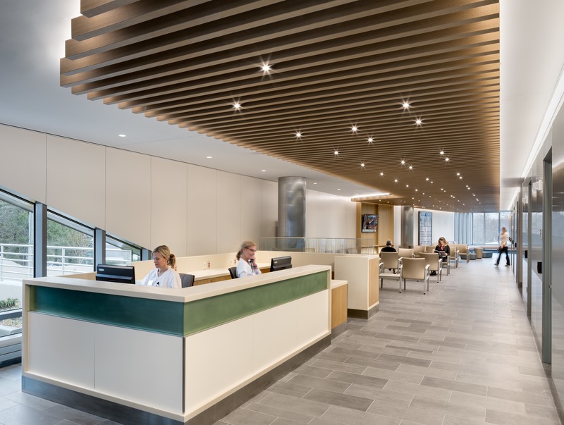 Press kit | 1456-08 - Press release | Huntington Hospital ED Reshapes Community Health Campus - CannonDesign - Commercial Architecture - Interior public waiting areas receive ample amounts of natural light from strategically located exterior windows. - Photo credit: Scott Frances