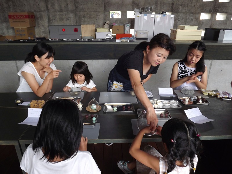 Press kit | 875-04 - Press release | Award-Winning Project:Porous Manifold as a Japanese Tearoom - Ryumei Fujiki + Yukiko Sato / F.A.D.S + Fujiki Studio, KOU::ARC - Event + Exhibition - Workshop on How to Make Japanese Sweets for Children by Yukiko Sato - Photo credit: Fujiki Studio