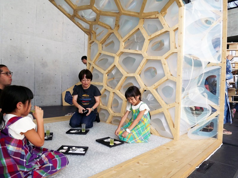 Press kit | 875-04 - Press release | Award-Winning Project:Porous Manifold as a Japanese Tearoom - Ryumei Fujiki + Yukiko Sato / F.A.D.S + Fujiki Studio, KOU::ARC - Event + Exhibition - Tea Ceremony Experience for Children - Photo credit: Fujiki Studio