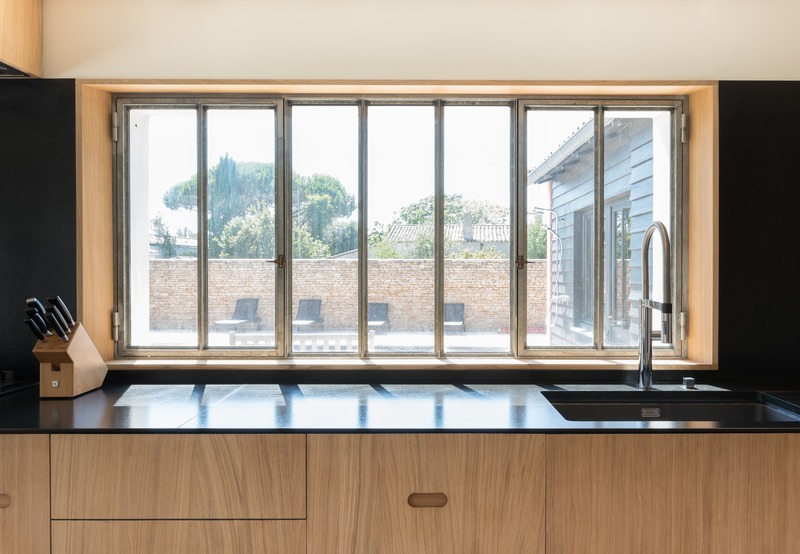 Press kit | 2180-03 - Press release | Seaside House - Martins | Afonso atelier de design - Residential Interior Design - Kitchen - Photo credit: Mickaël Martins Afonso