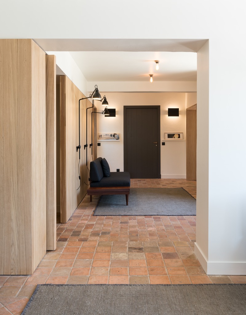 Press kit | 2180-03 - Press release | Seaside House - Martins | Afonso atelier de design - Residential Interior Design - Living room (door open)<br style=""> - Photo credit: Mickaël Martins Afonso