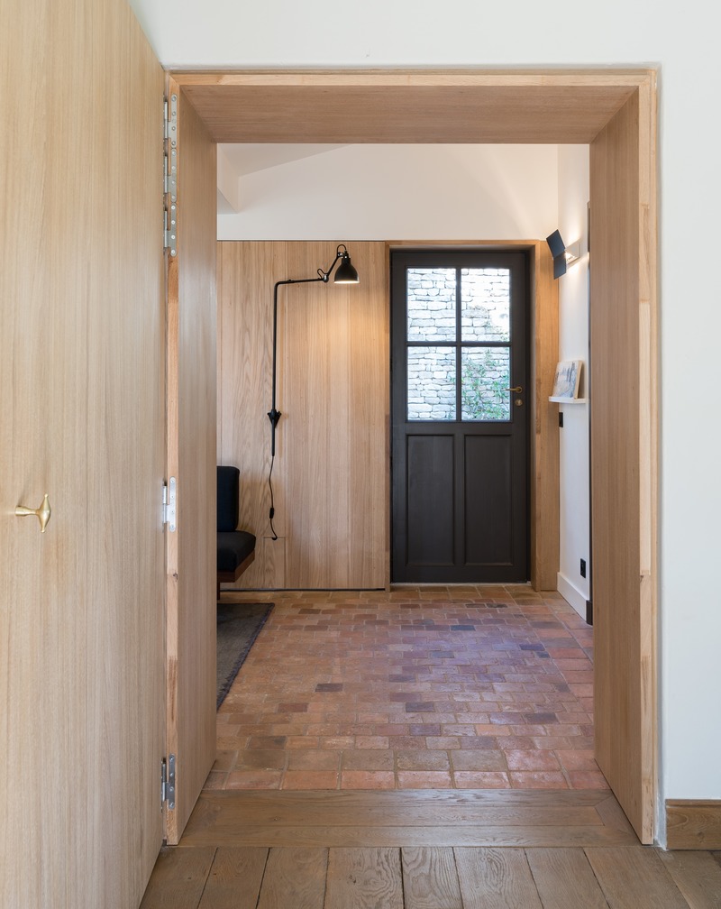 Press kit | 2180-03 - Press release | Seaside House - Martins | Afonso atelier de design - Residential Interior Design - Living room (door frame) - Photo credit: Mickaël Martins Afonso