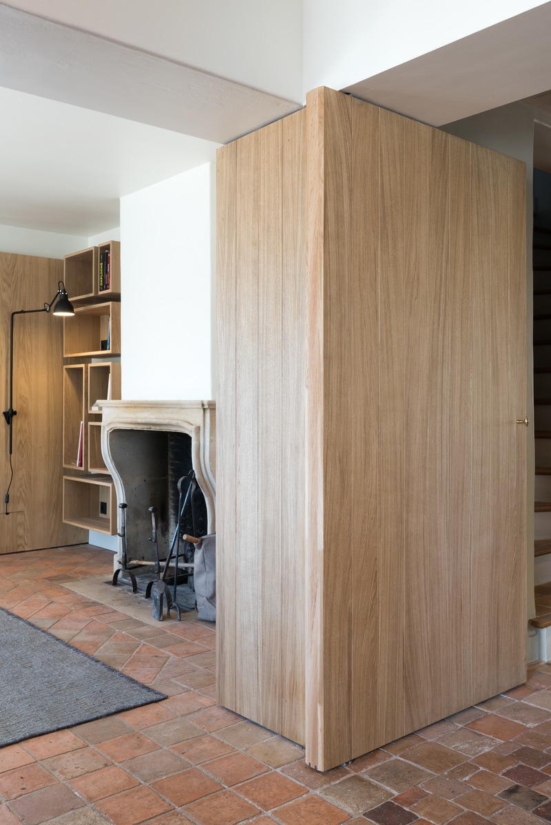 Press kit | 2180-03 - Press release | Seaside House - Martins | Afonso atelier de design - Residential Interior Design - Pivot door - Photo credit: Mickaël Martins Afonso