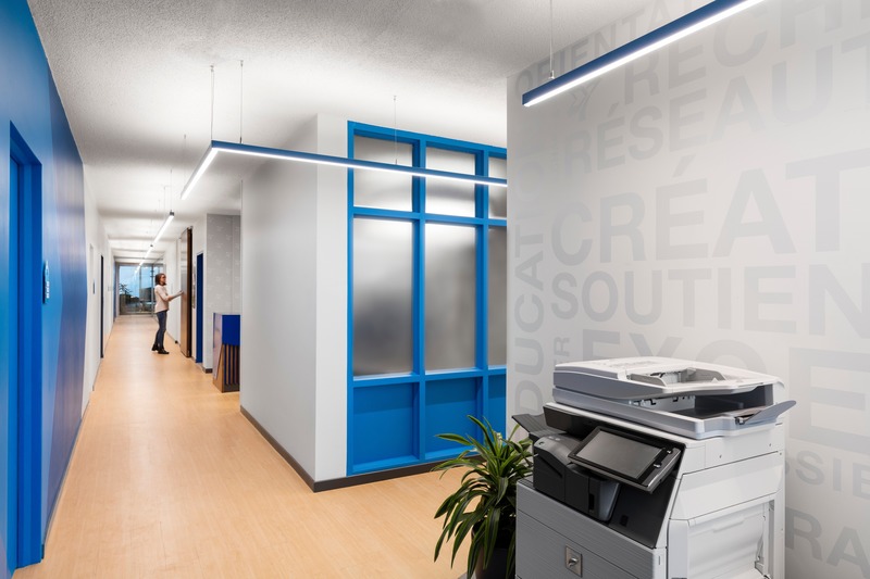 Press kit | 1299-04 - Press release | A bold transformation, a professional and innovative environment - Taktik design - Institutional Architecture -         <p class="">Main Corridor</p> - Photo credit: Maxime Brouillet
