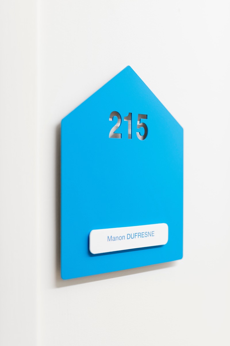 Press kit | 1299-04 - Press release | A bold transformation, a professional and innovative environment - Taktik design - Institutional Architecture -         <p class="">Office Signage</p> - Photo credit: Maxime Brouillet
